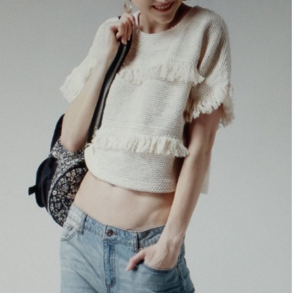 FOREVER 21 Knit Boucle Fringe Winter Crop Sweater Top - Sz L - Picture 4 of 6